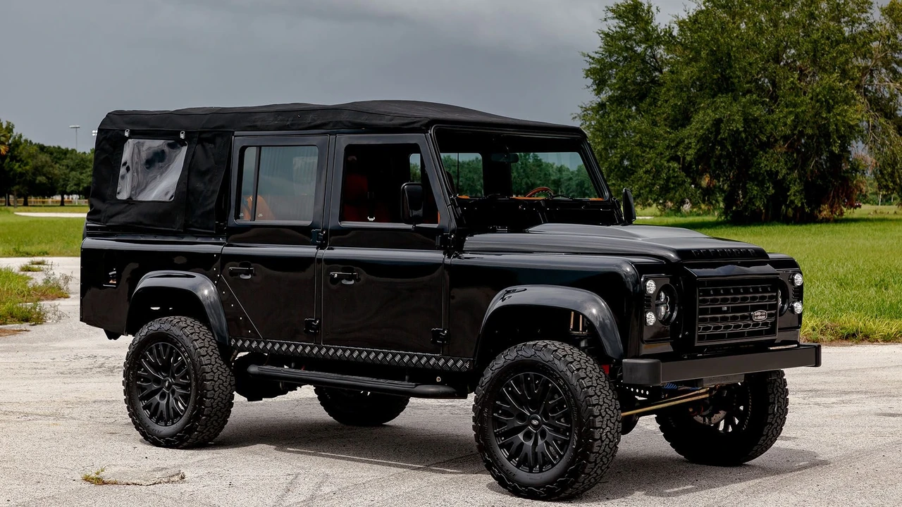 1993 Land Rover Defender 110 - Image 24 of 31
