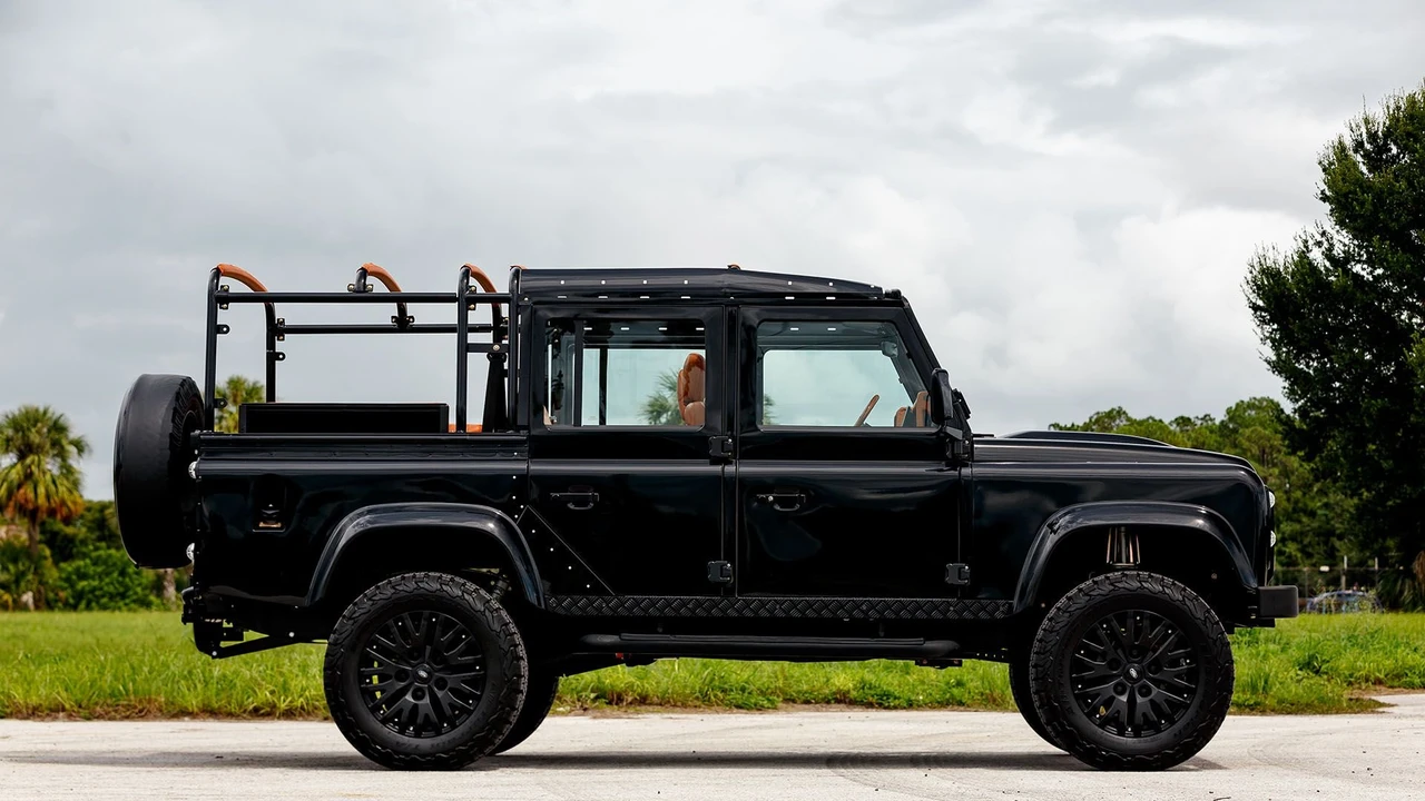 1993 Land Rover Defender 110 - Image 16 of 31