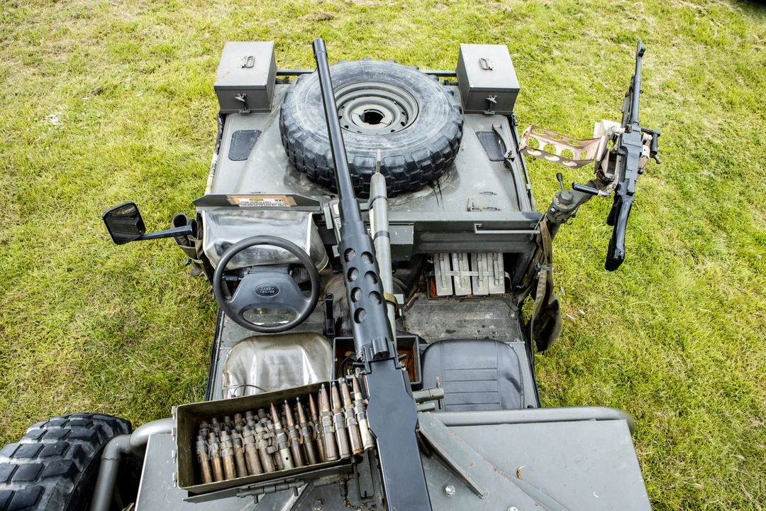 1993 Land Rover Defender 110 - Image 7 of 19