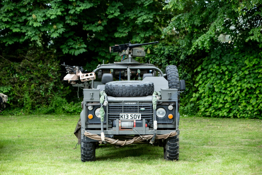 1993 Land Rover Defender 110 - Image 10 of 19