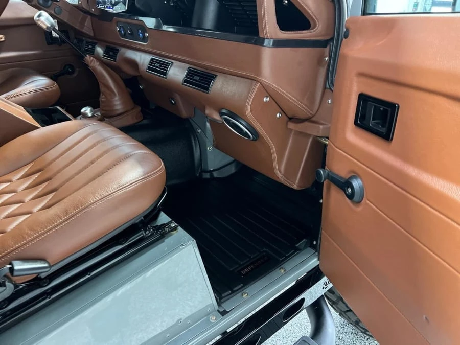 1993 Land Rover Defender 130 - Image 20 of 26
