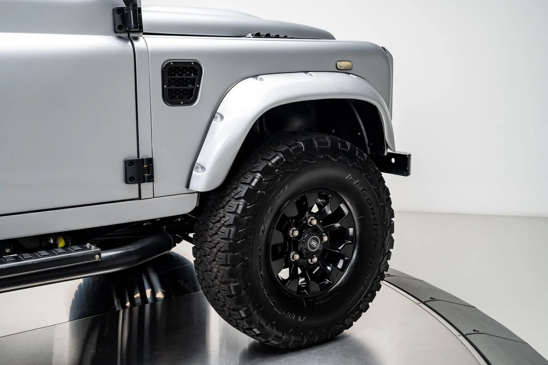 1993 Land Rover Defender 130 - Image 11 of 31