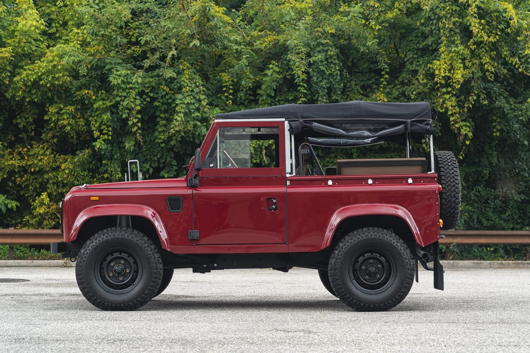 1993 Land Rover Defender 90 - Image 8 of 31