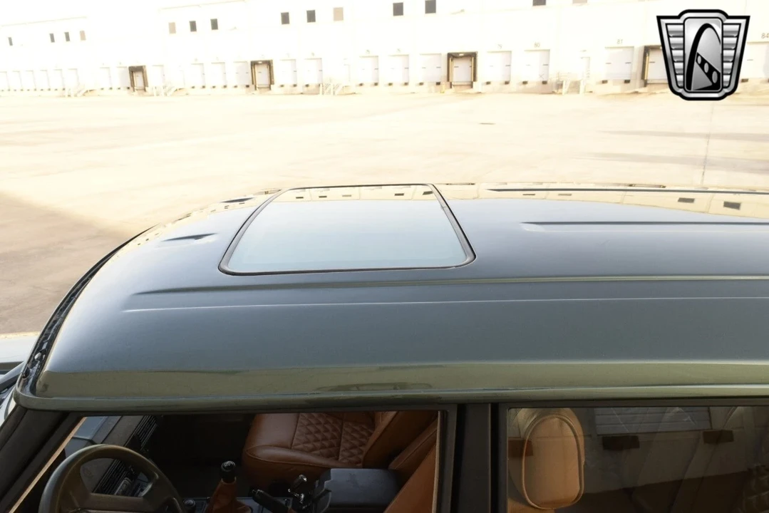 1993 Land Rover Range Rover Classic - Image 10 of 12