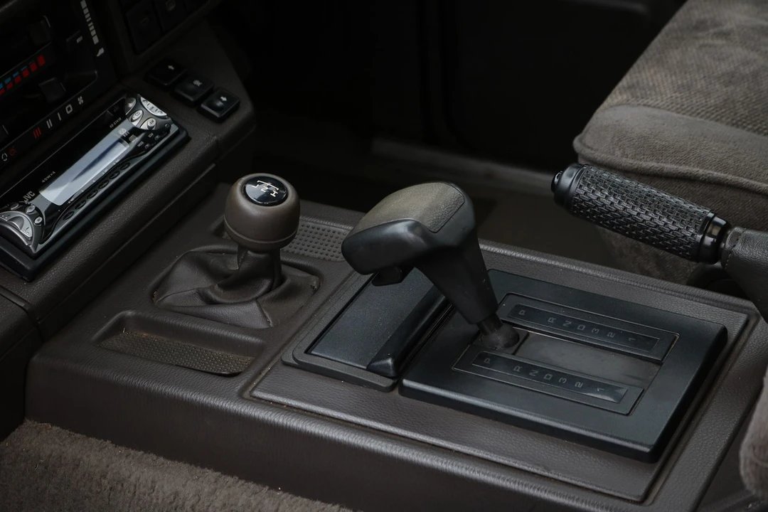 1993 Land Rover Range Rover Classic - Image 17 of 30