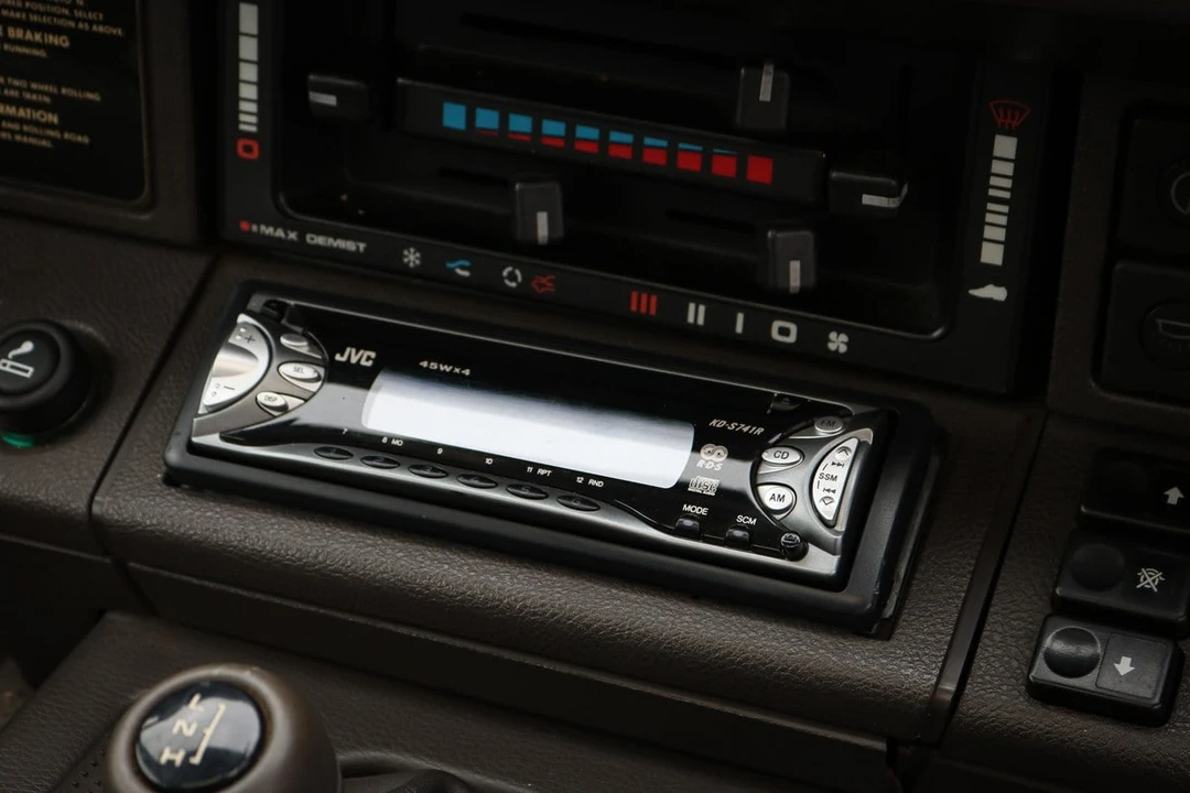 1993 Land Rover Range Rover Classic - Image 19 of 30