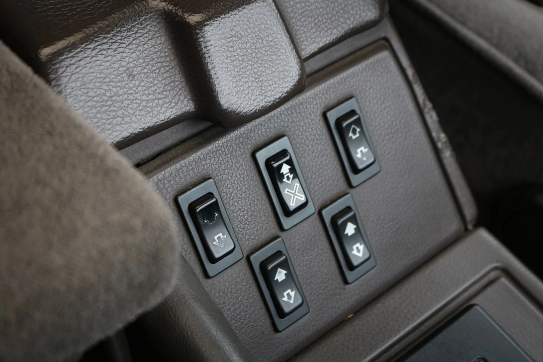1993 Land Rover Range Rover Classic - Image 21 of 30