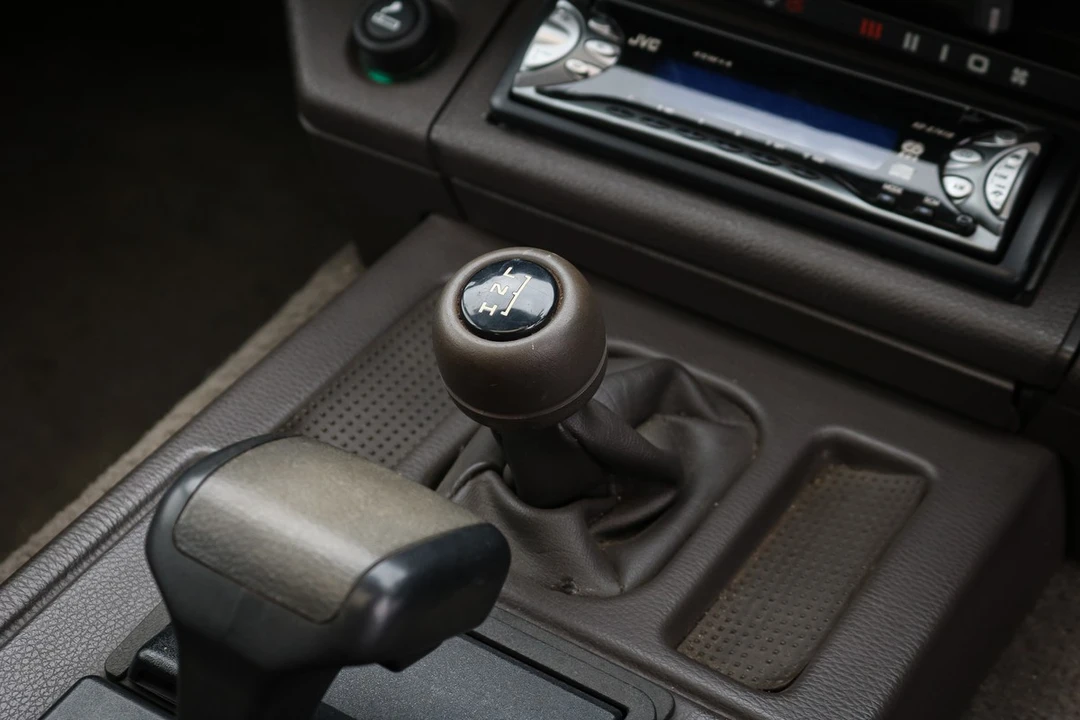 1993 Land Rover Range Rover Classic - Image 15 of 30