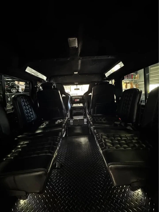 1993 Land Rover Defender 110 - Image 8 of 19