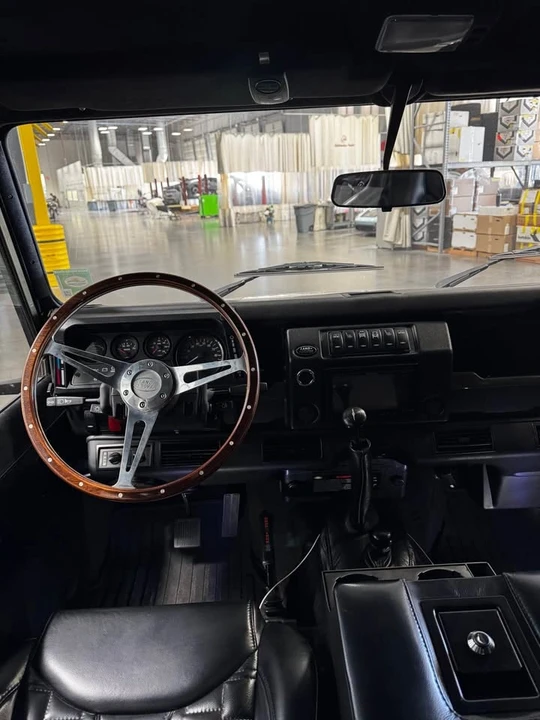 1993 Land Rover Defender 110 - Image 9 of 19
