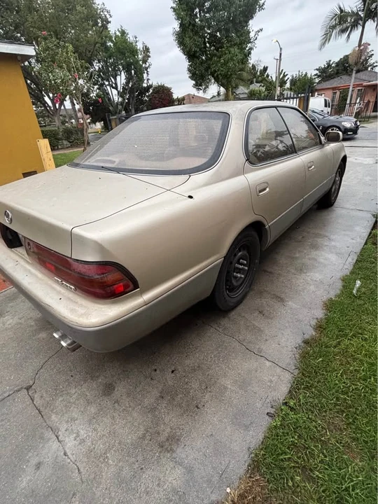 1993 Lexus ES 2nd Gen - Image 3 of 8