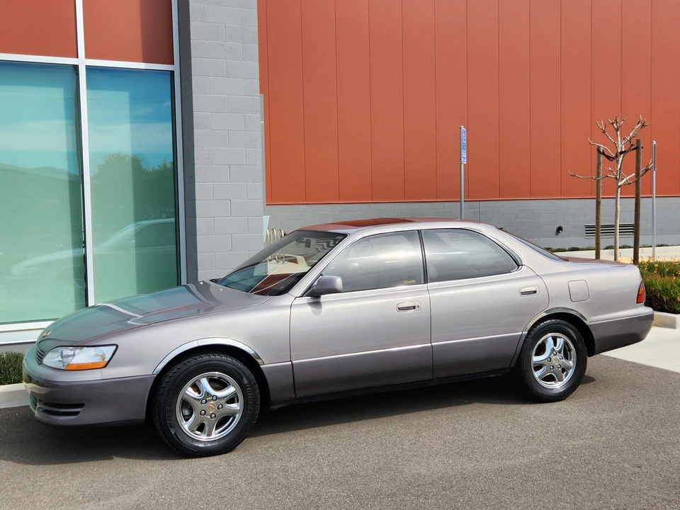 1993 Lexus ES 2nd Gen - Image 10 of 31