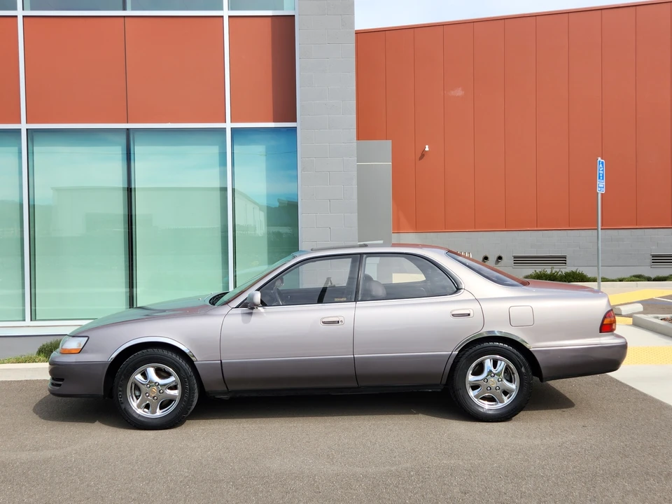 1993 Lexus ES 2nd Gen - Image 11 of 31