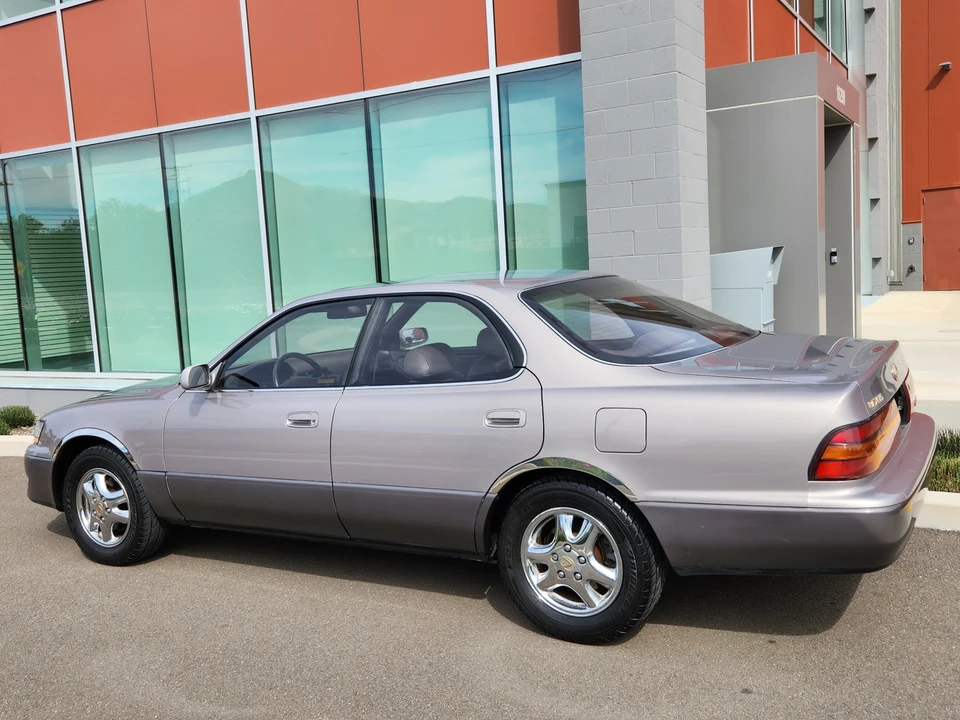 1993 Lexus ES 2nd Gen - Image 12 of 31