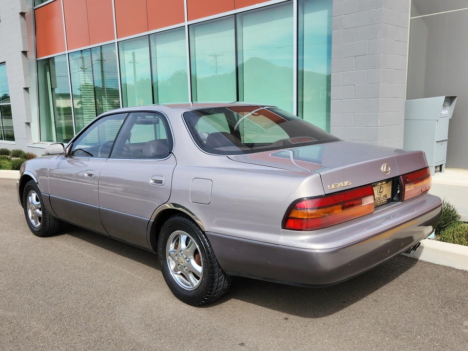 1993 Lexus ES 2nd Gen - Image 13 of 31