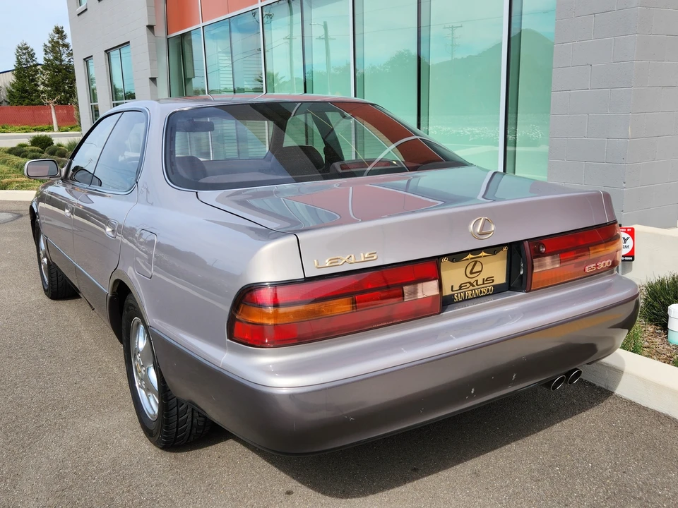 1993 Lexus ES 2nd Gen - Image 14 of 31