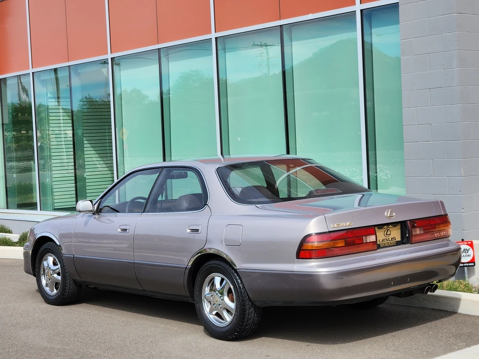 1993 Lexus ES 2nd Gen - Image 15 of 31