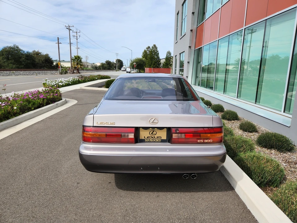 1993 Lexus ES 2nd Gen - Image 16 of 31
