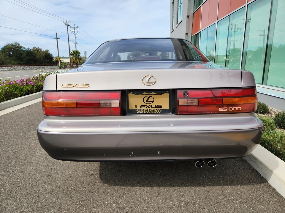 1993 Lexus ES 2nd Gen - Image 17 of 31
