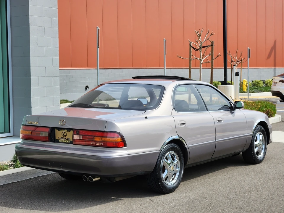 1993 Lexus ES 2nd Gen - Image 20 of 31