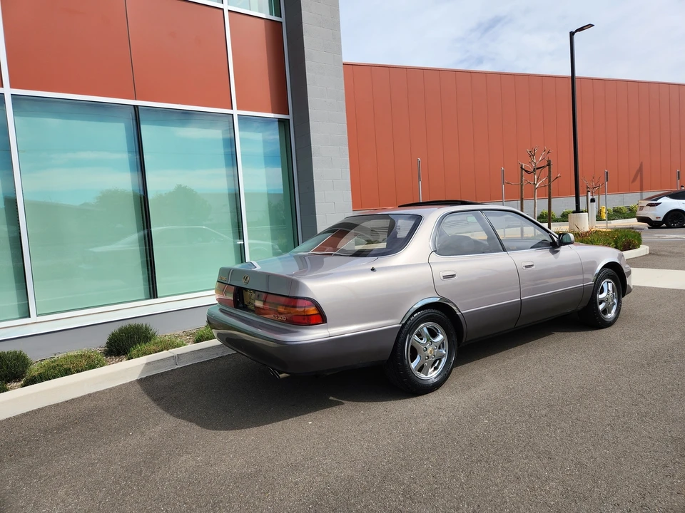 1993 Lexus ES 2nd Gen - Image 21 of 31