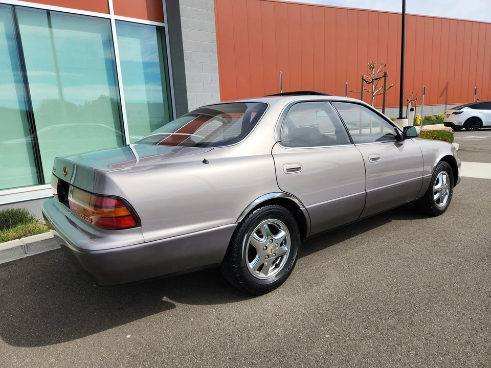 1993 Lexus ES 2nd Gen - Image 22 of 31