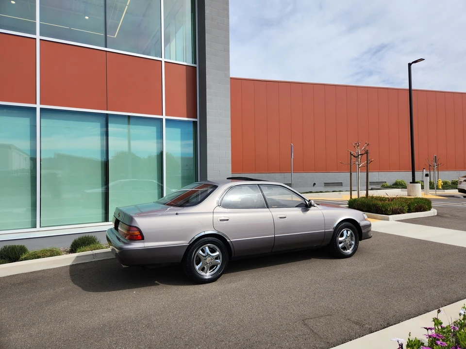 1993 Lexus ES 2nd Gen - Image 23 of 31