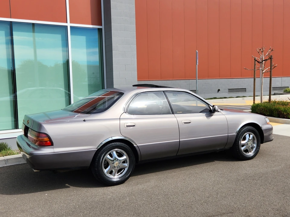 1993 Lexus ES 2nd Gen - Image 24 of 31