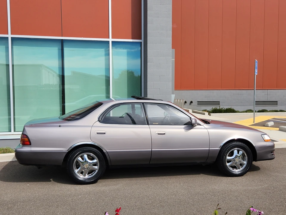 1993 Lexus ES 2nd Gen - Image 25 of 31