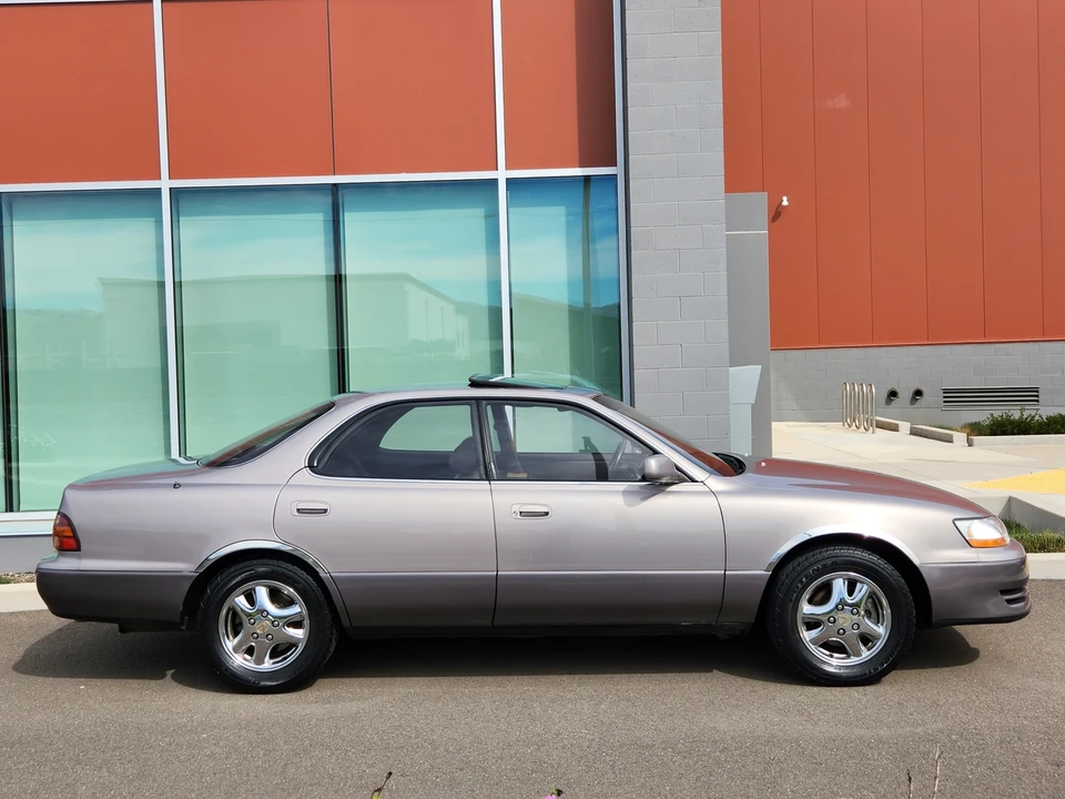 1993 Lexus ES 2nd Gen - Image 26 of 31