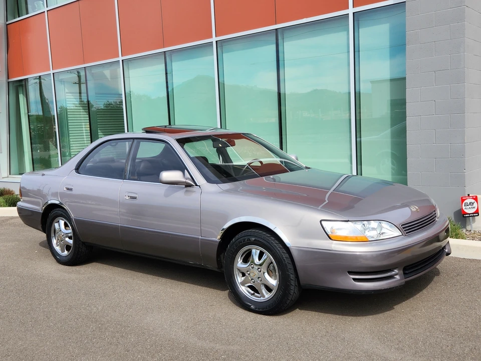 1993 Lexus ES 2nd Gen - Image 27 of 31