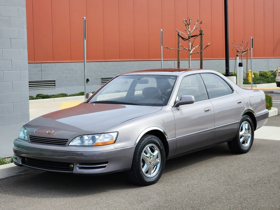 1993 Lexus ES 2nd Gen - Image 5 of 31