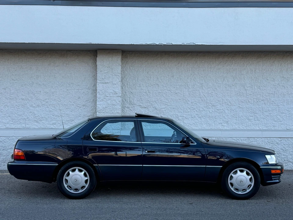 1993 Lexus LS 1st Gen - Image 28 of 31