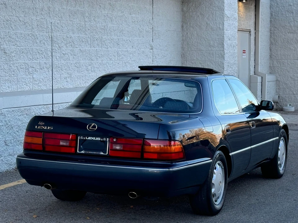 1993 Lexus LS 1st Gen - Image 27 of 31