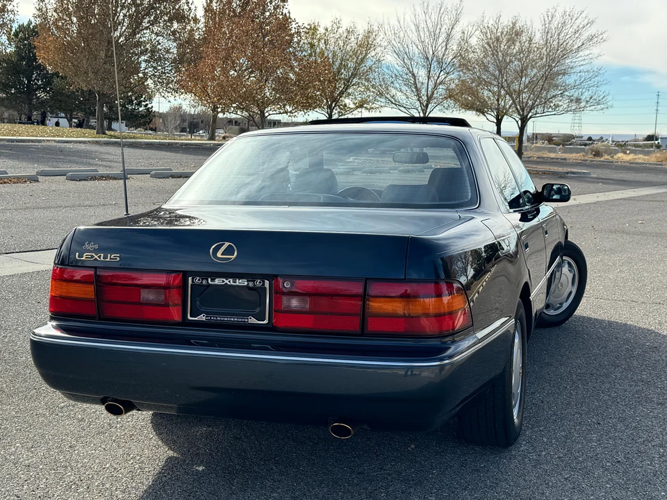 1993 Lexus LS 1st Gen - Image 15 of 31