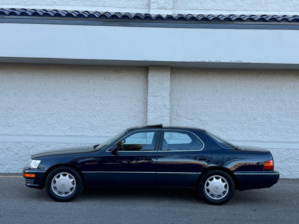 1993 Lexus LS 1st Gen - Image 23 of 31