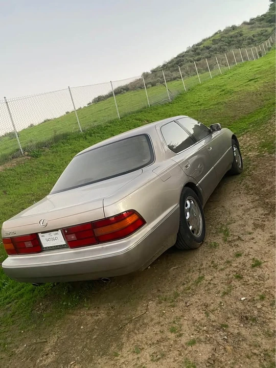 1993 Lexus LS 1st Gen - Image 5 of 10