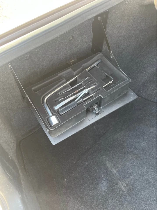 1993 Lexus LS 1st Gen - Image 13 of 17