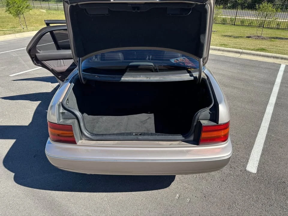 1993 Lexus LS 1st Gen - Image 13 of 18