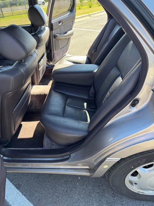 1993 Lexus LS 1st Gen - Image 17 of 18