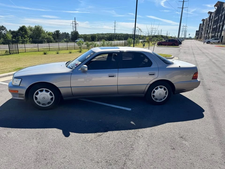 1993 Lexus LS 1st Gen - Image 2 of 18