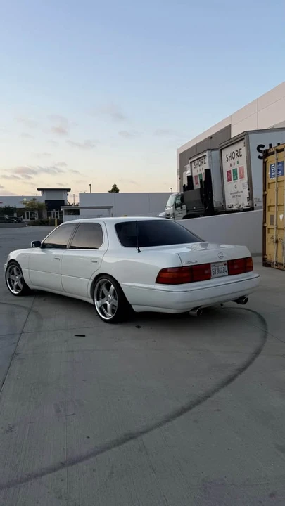 1993 Lexus LS 1st Gen - Image 2 of 4