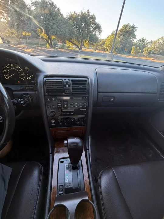 1993 Lexus LS 1st Gen - Image 19 of 20