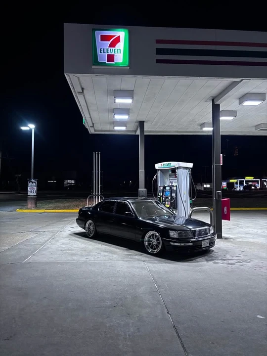 1993 Lexus LS 1st Gen - Image 4 of 4