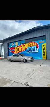 1993 Lexus LS 400 Sedan 4D