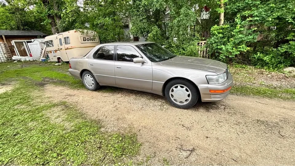 1993 Lexus LS 1st Gen - Image 2 of 9
