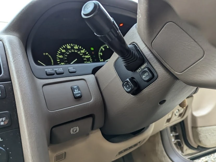 1993 Lexus LS 1st Gen - Image 18 of 30