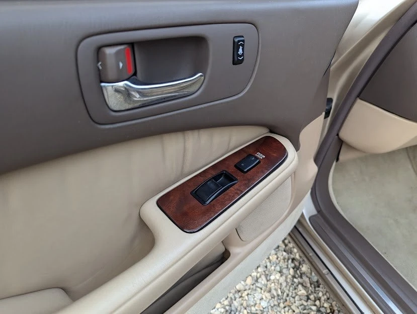1993 Lexus LS 1st Gen - Image 22 of 30