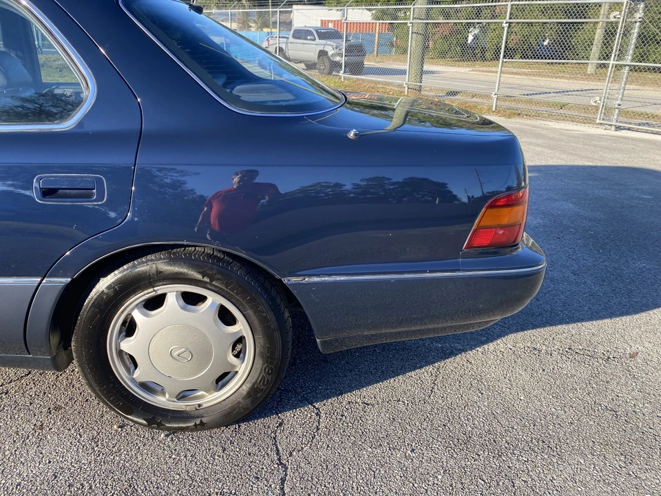 1993 Lexus LS 1st Gen - Image 17 of 31