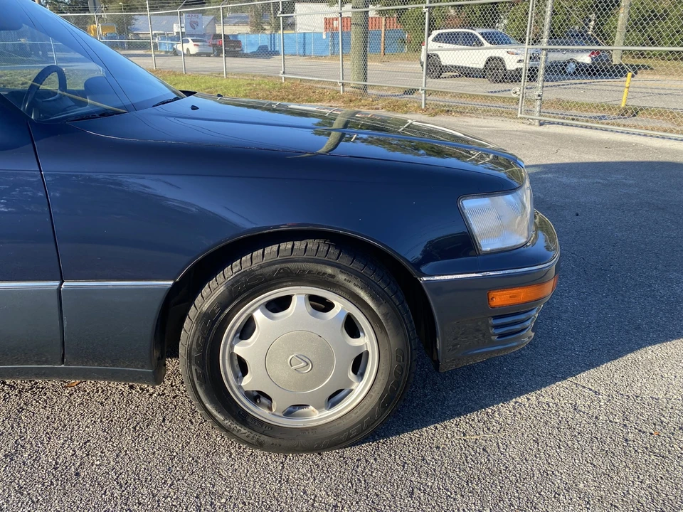 1993 Lexus LS 1st Gen - Image 19 of 31